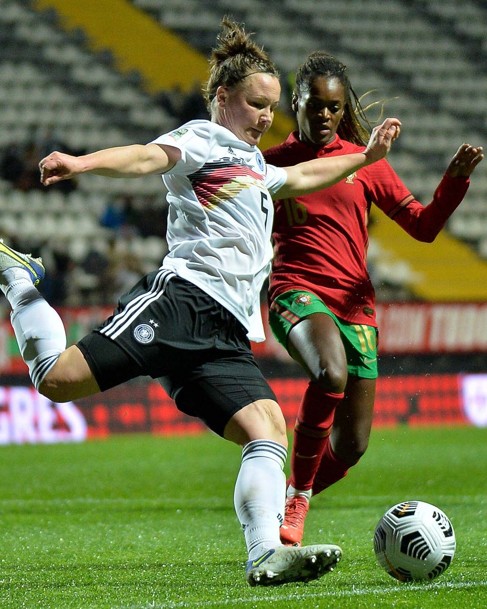 Die heutigen, bisherigen Länderspiel-Ergebnisse mit #FCBayern-Beteiligung! 👏👏👏

🇧🇬 1-4 🇷🇸 
🇨🇾 0-4 🇮🇸
🇵🇹 1-3 🇩🇪
🇸🇪 3-0 🇸🇰 
🇱🇺 0-4 🇦🇹 zur Halbzeit
🇫🇷 vs. 🏴󠁧󠁢󠁷󠁬󠁳󠁿 Anstoß um 21:10!

#MiaSanMia