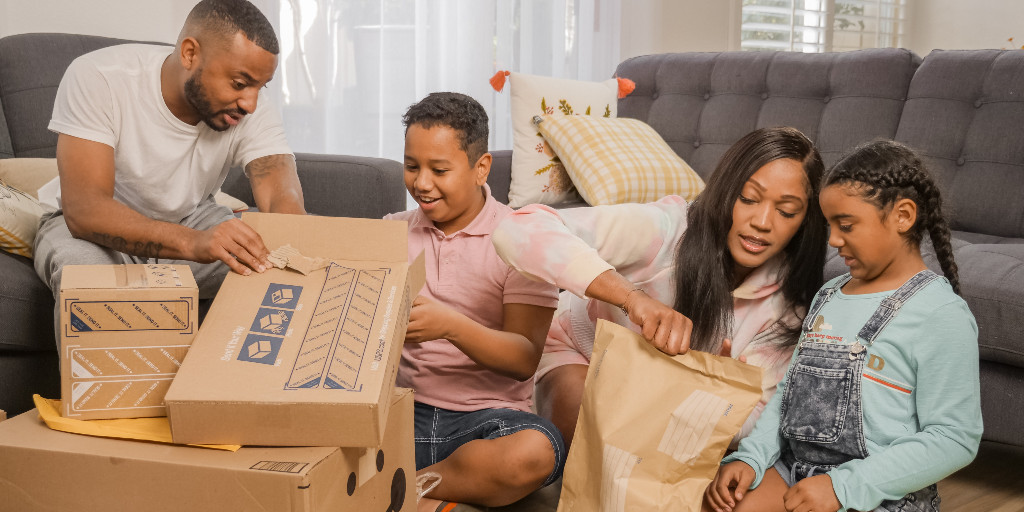 rubyhasservices's tweet photo. It's #GivingTuesday & we're giving #thanks to our #RubyHas teammates who make it possible for customers to receive their #BlackFriday + #CyberMonday orders so quickly.
You make this company amazing ❤️💙💯
#gratitude #employeeappreciation #DTC #fulfillment #shippings #ecommerce https://t.co/Vxg6C0VqN2