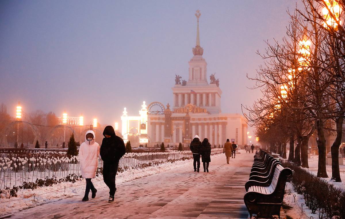 ComuniCarloRIMM's tweet photo. #BreakingNews Confirma alcalde de Moscú, Sergei Sobyanin, que todos los servicios de la ciudad están en alerta máxima tras cambio de tiempo. Se espera tormentas de nieve, congelamiento severo, y aumento del viento.
#Mosow #Rusia @KremlinRussia #EEUU https://t.co/6mPvOVYnVn