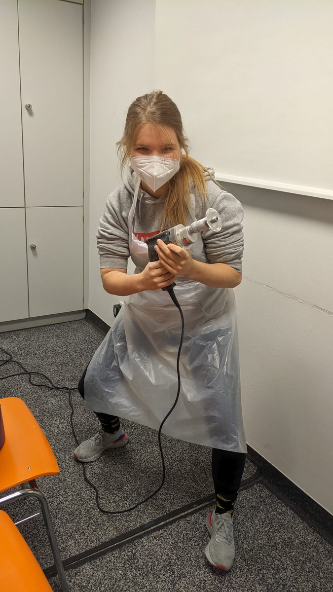 caaro_timolia's tweet photo. Der Plan war ja eigentlich, Chirurgie nicht zu mögen und in Anästhesie/Innere zu gehen, but well 🤷🏼‍♀️ https://t.co/UapgXVQbTl