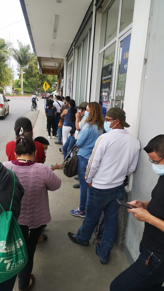 Tigo...menos mal el servicio es sobrepagado, si fuera gratis la cola sería de unos dos días y no de un par de horas nada más