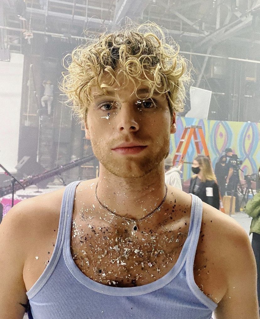 twerk4cth's tweet photo. pov: you touched luke hemmings https://t.co/H4XBi9uPmx