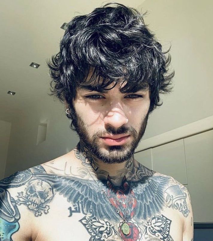 zjmposts's tweet photo. zayn malik with long hair https://t.co/3Bri4lYcIm