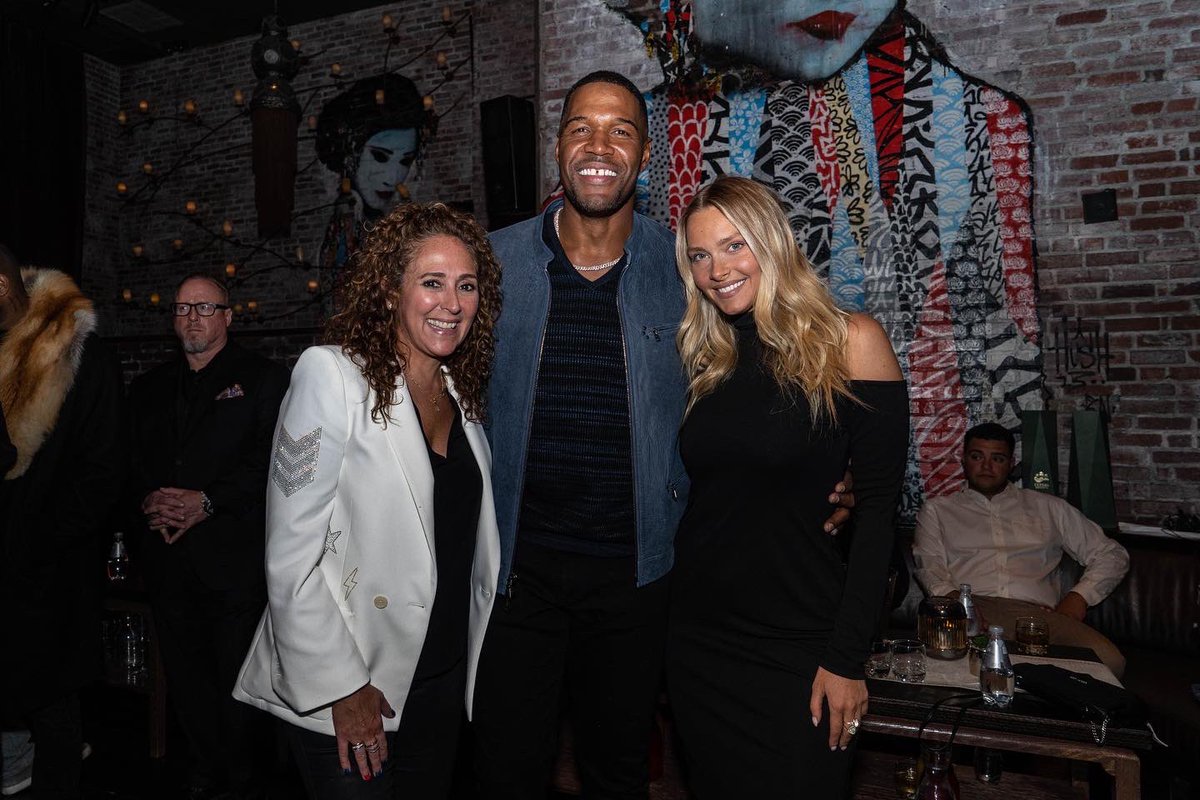 mstrahanbrand's tweet photo. What a weekend! Had a blast celebrating @michaelstrahan with his family and friends in honor of #92 getting officially retired for the @Giants! #RaiseYourGame #MichaelStrahanSuits #92Forever https://t.co/2QJ6VgFpTp