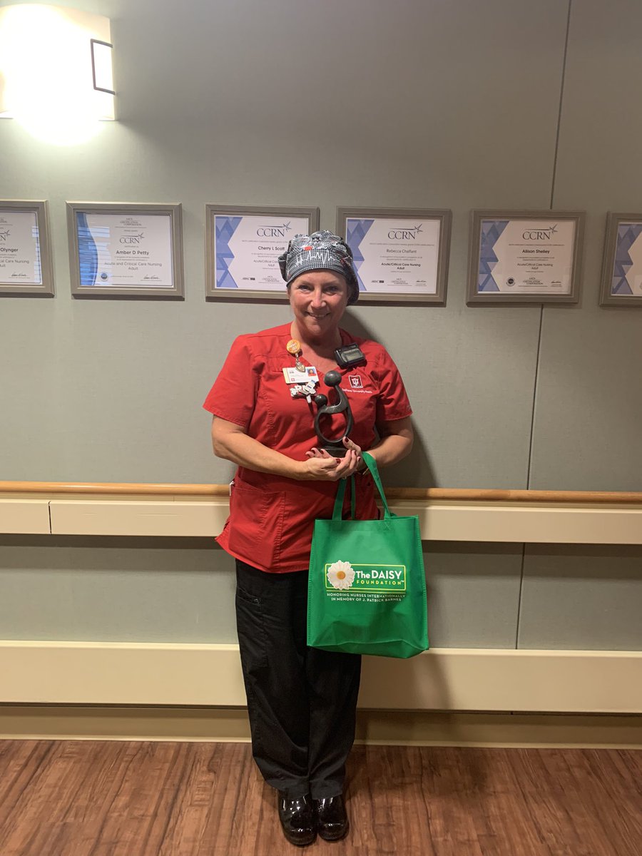 Ccox8Cox's tweet photo. Take a look at one of our most recent Daisy Winners, Lisa Hayes from the ICU @IUHealthECR ! Lisa came in on her day off for a patient family conference. The family didn’t want to meet without Lisa’s support! https://t.co/jR7vpc8SYg