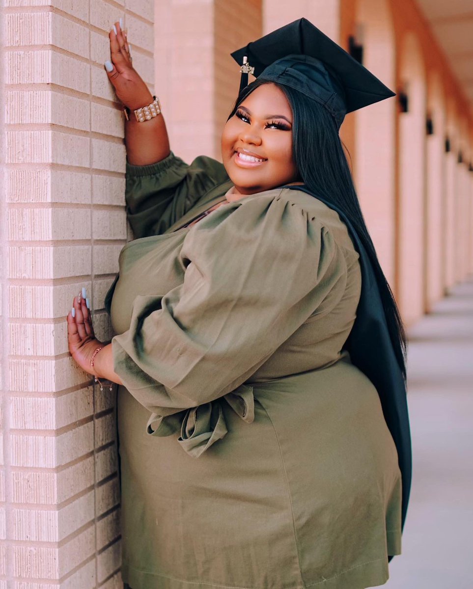 chrissyjynise_'s tweet image. 2 more weeks!! 🤍 MBA💙💛🐗
An investment in KNOWLEDGE always pays the best interest.👩🏽🎓
-Benjamin Franklin