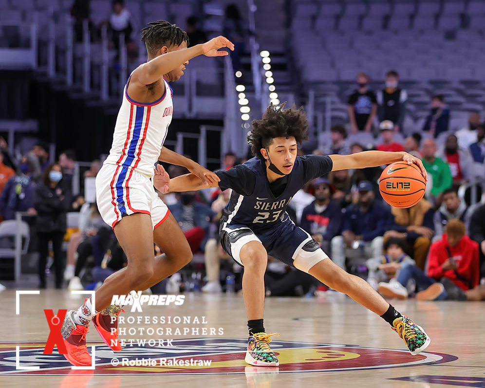 robbierakestraw's tweet photo. MaxPreps pro photos from the Thanksgiving Hoopfest @SCanyonSports - Duncanville game are up at https://t.co/EWvckebhBo @0BronnyJames @KingJames @DylanMetoyer #TimRudovskiy #MikePrice @MaxPrepsPR https://t.co/QU1v31mPms