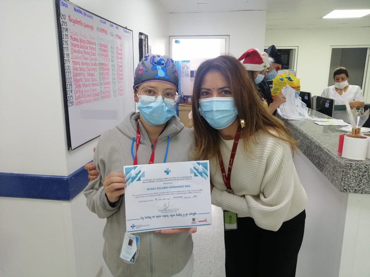 SubRedSur's tweet photo. #DeEstaManera continúa la #SemanaDeHumanización en la @SubredSur.
📜🏅El equipo de la Oficina de Calidad realiza entrega de los diplomas a los colaboradores del Hospital Vista Hermosa que se han destacado por su compromiso y humanización en la atención a nuestros usuarios. https://t.co/Oga1K0K0nW