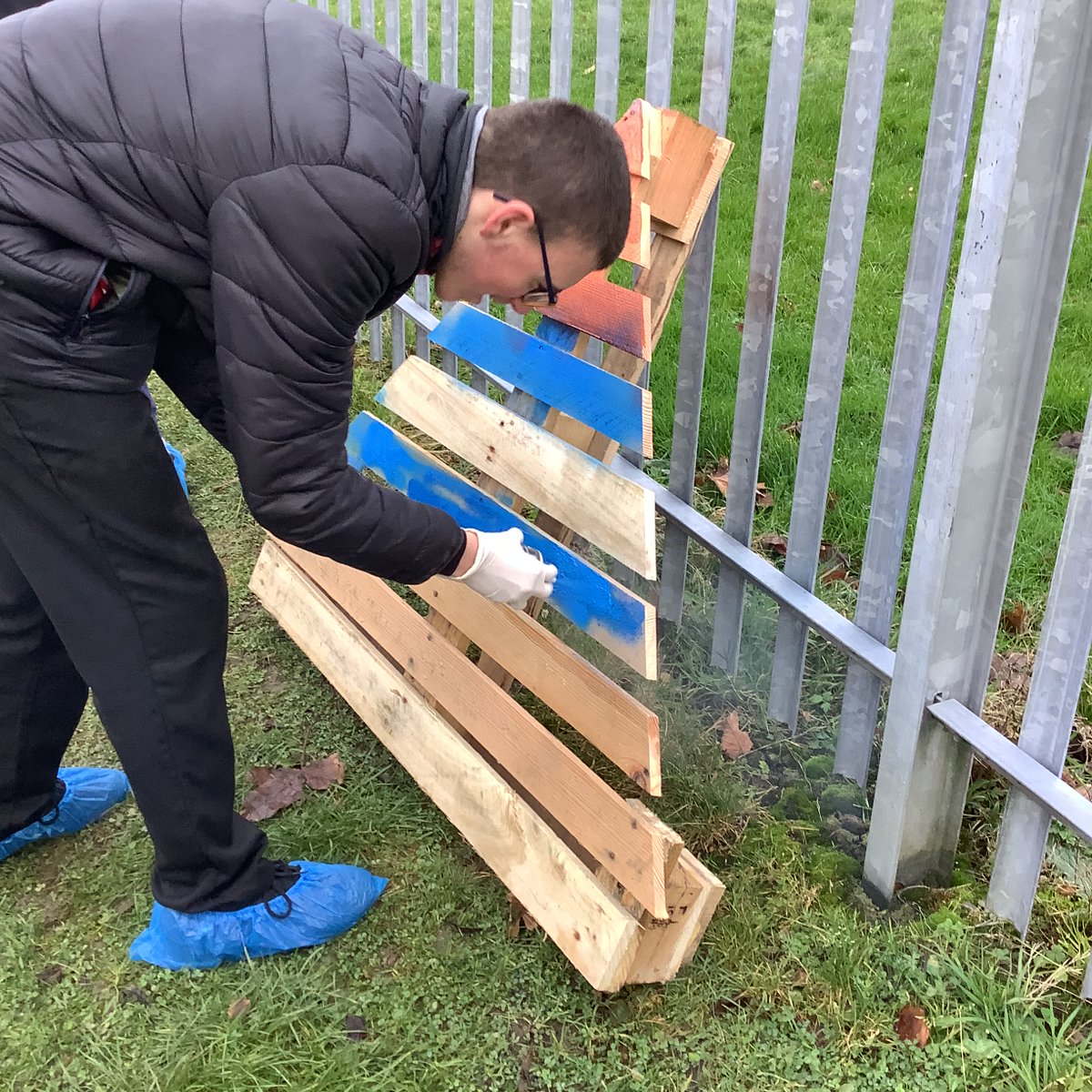 CedarbankSchool's tweet photo. Construction skills in operation this morning for our senior pupils. 
 @LoveWestLothian 
 #BAMconstruction
#lovewestlothian
#dywwestlothian
#dyw
#skillsforlearninglifeandwork https://t.co/2qiK4D9H8m