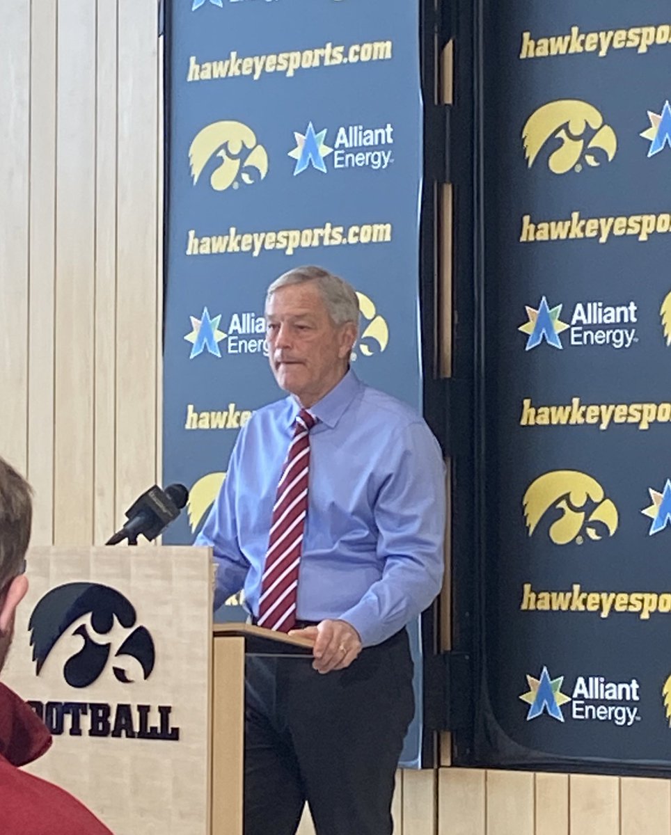 johnleo38's tweet photo. Final thought from today’s press conference with Coach Ferentz:

Iowa isn’t for everyone. It takes a special appreciation to love it here. But that’s what makes Iowa great. This man is the model for what makes a great Iowan.

And if you don’t see that, you’re missing out. https://t.co/J8Jvza9VIg