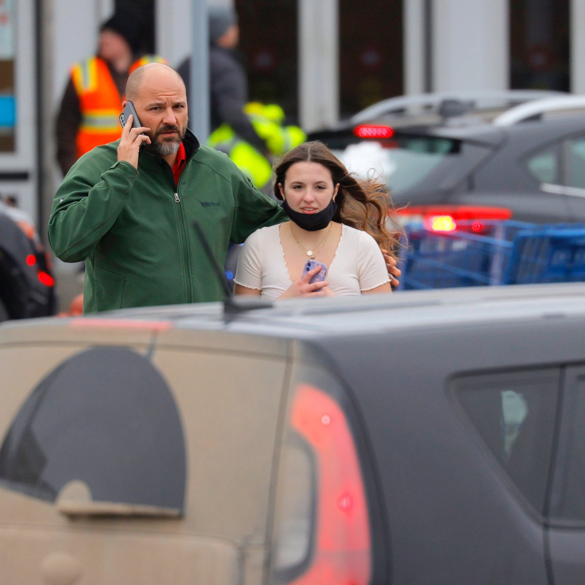Parents walk away w/their kids from a Meijer's parking lot in Oxford where many gathered following an active shooter situation at Oxford High School in Oxford on November 30, 2021. 
Police took a suspected shooter into custody. 3 dead, 6 injured.
📸‘s by <a href="/ericseals/">📸🎥Eric Seals</a> of <a href="/freep/">Detroit Free Press</a>