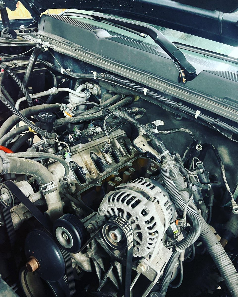 Xtreme_trans's tweet photo. Massive oil leak, we have the solution! Let’s get this one back on the road. 2010 Chevrolet Silverado 1500 with a 5.3 liter. https://t.co/nGaezpW2vi