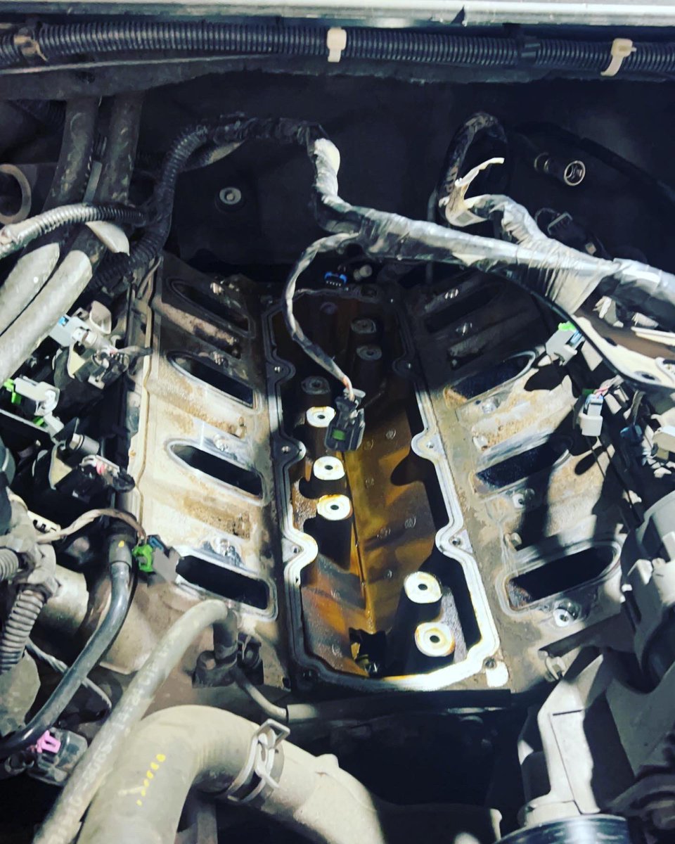 Xtreme_trans's tweet photo. Massive oil leak, we have the solution! Let’s get this one back on the road. 2010 Chevrolet Silverado 1500 with a 5.3 liter. https://t.co/nGaezpW2vi