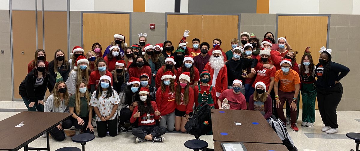 SMNWLinkCrew's tweet photo. Link Crew’s got Senior Santas, Junior Elves, and a couple of Grinchy Green Teachers! Happy Not So Late Night Northwest! @NDubSpiritClub @smnw_office https://t.co/TGwribXOy4