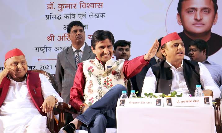 Vinay_Dwivedii's tweet photo. जब राज्यसभा का टिकट जमीर से ज्यादा "खास" हो जाता है, तो मनुष्य का "कुमार विश्वास" हो जाता है.. 
कोई "दलबदलू" कहता है,कोई "गद्दार" समझता है,,
मगर "राज्यसभा" का सुख,तो बस ये "कुमार" समझता है... https://t.co/Ie1RKN9poH