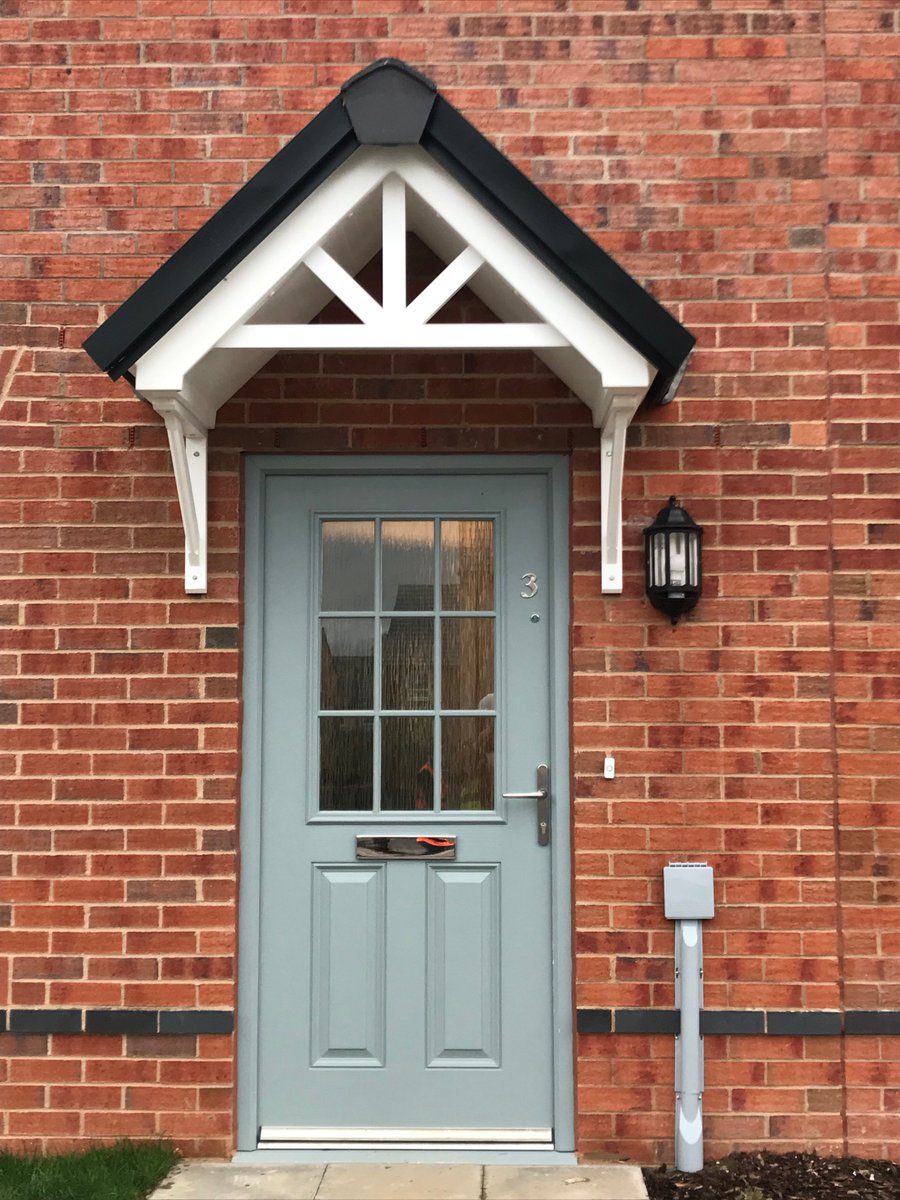 KEulenkamp's tweet photo. It’s been a long, cold day on site at #mulberrymeadows but the whole project team pulled out all the stops to handover 5 more @StonewaterUK homes, a new start for 5 lucky families. I really hope they enjoy their homes. https://t.co/1P5NEVQXAG