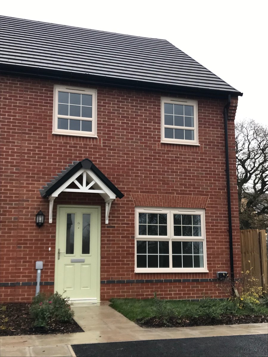 KEulenkamp's tweet photo. It’s been a long, cold day on site at #mulberrymeadows but the whole project team pulled out all the stops to handover 5 more @StonewaterUK homes, a new start for 5 lucky families. I really hope they enjoy their homes. https://t.co/1P5NEVQXAG