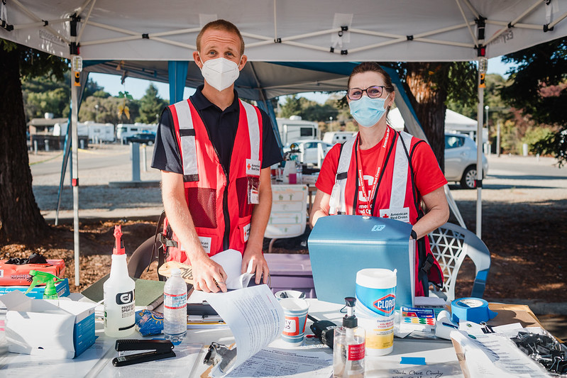fema's tweet photo. On this #GivingTuesday, consider giving back this holiday season by:

☑️ Volunteering your help at a local charity
☑️ Giving blood via @RedCross
☑️  Donating to non-profit organizations via @NationalVOAD

Learn more: https://t.co/80neifLFqd https://t.co/IPfGn8aTaW