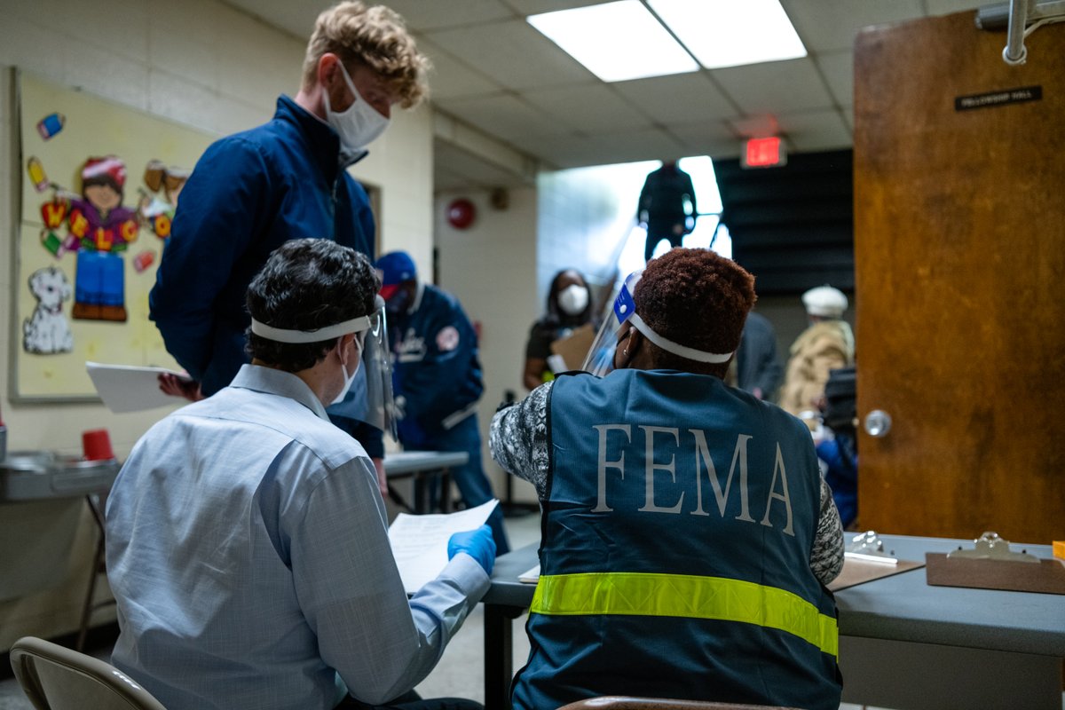 fema's tweet photo. On this #GivingTuesday, consider giving back this holiday season by:

☑️ Volunteering your help at a local charity
☑️ Giving blood via @RedCross
☑️  Donating to non-profit organizations via @NationalVOAD

Learn more: https://t.co/80neifLFqd https://t.co/IPfGn8aTaW