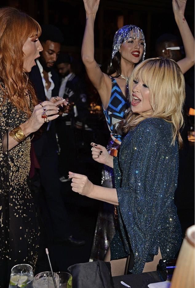 pablorvn's tweet photo. Kylie y Eiza González!!! ✨💫💎🤩 #discoqueens @kylieminogue @eizamusica https://t.co/wdASzcsS5T