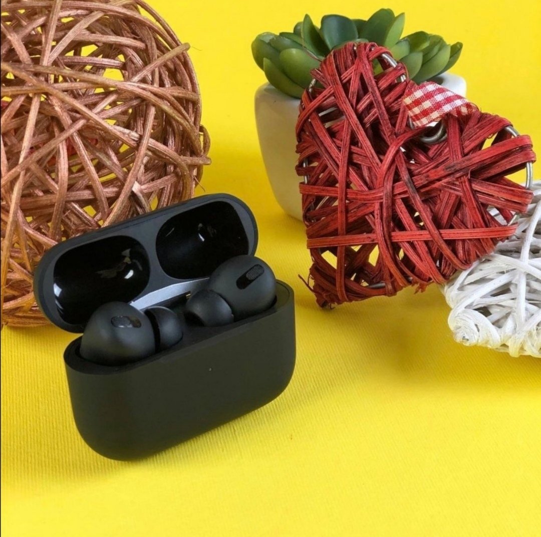 سحب على سماعة أيربودز برو 🔥.
اللون إختياري من الفائز  أبيض / black 🔥.
كل العليك فلو + ريتويت.
السحب موثق بالفيديو للمصداقية بالتوفيق للجميع 💛.