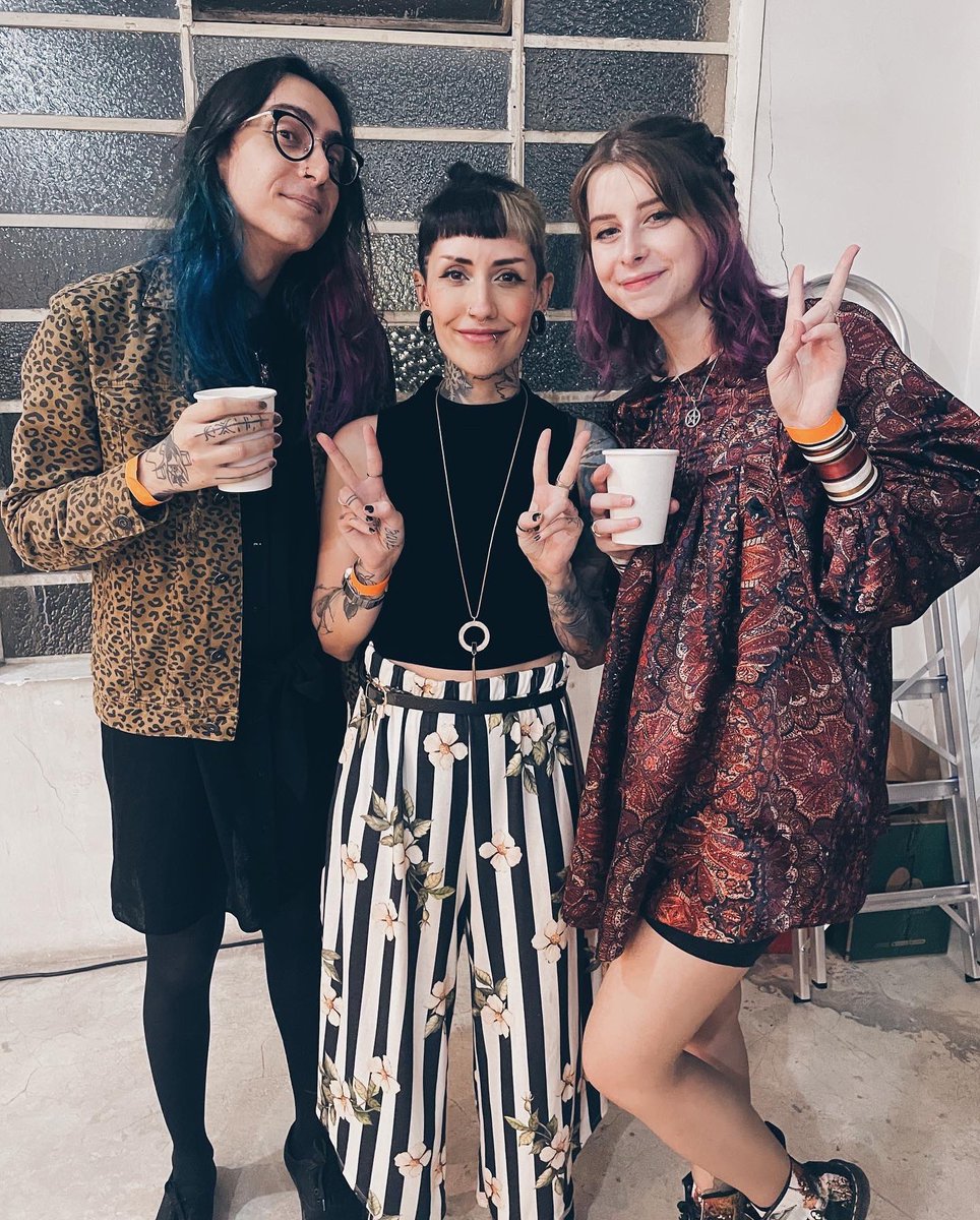 iamKalera's tweet photo. Gente, eu tenho 1,68. Elas que são altonas,tá? https://t.co/zGfhf2aujm