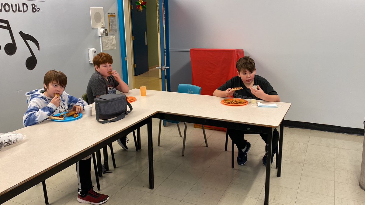 SCAStingrays's tweet photo. What a treat today! Lunch was provided by LJs PitStop and Ms. Lesley Bursey. Thanks so much from students and staff of SCA. https://t.co/eEKY2SeXrY