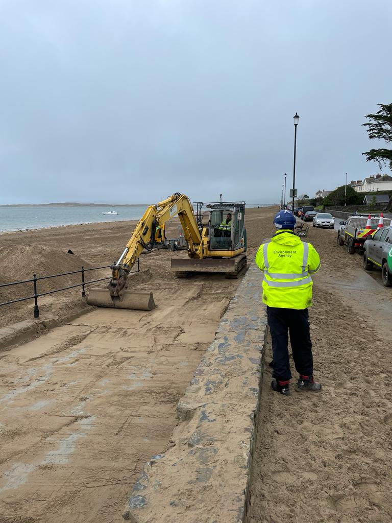 Recovery  work post Storm Arwen <a href="/instow/">Brooke Lambert</a> flood defence scheme today  ahead of the spring tides this week @incidentready @johncurtinEA