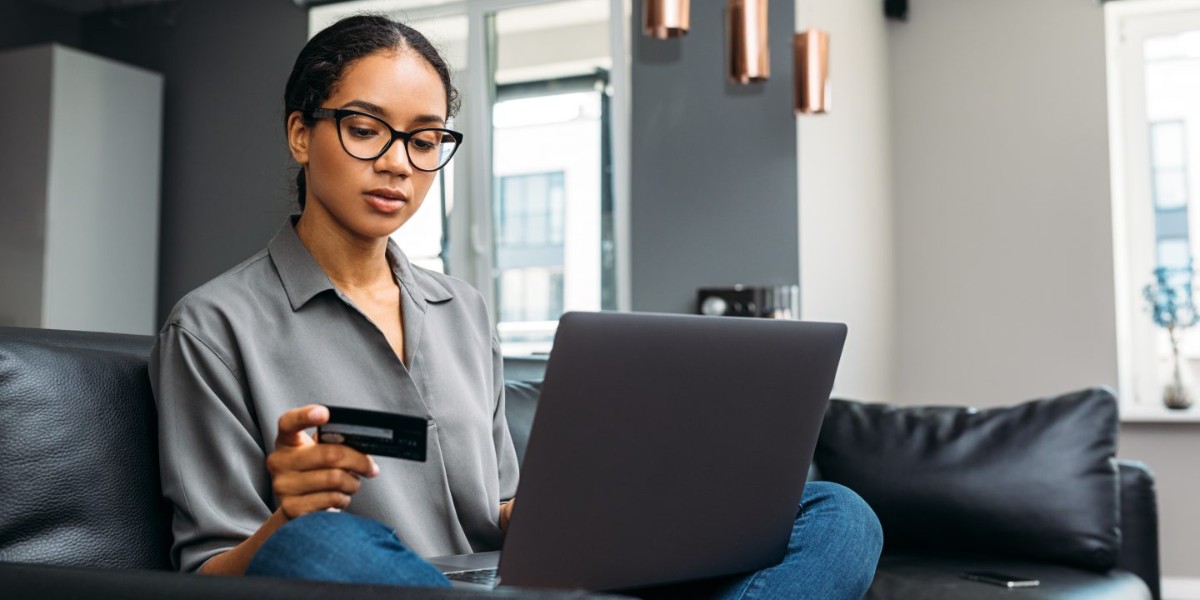 On this #CyberMonday don't forget to protect yourself from credit card fraud. Check out how from NerdWallet: fal.cn/3kf0V