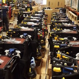 Mobileshopco's tweet photo. November, it's time you ship out just like these tool carts. #monthend #shipping #warehouse #toolcarts #freight #factory https://t.co/nwbLyNVnWG