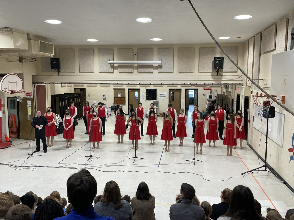 What a treat!  Thank you to <a href="/ChardonSchools/">Chardon Schools</a> Free Harmony for their performance this morning! Great to see the Munson alums! ❤️<a href="/ChardonHS/">Chardon High School</a> @livimarie24 #laf