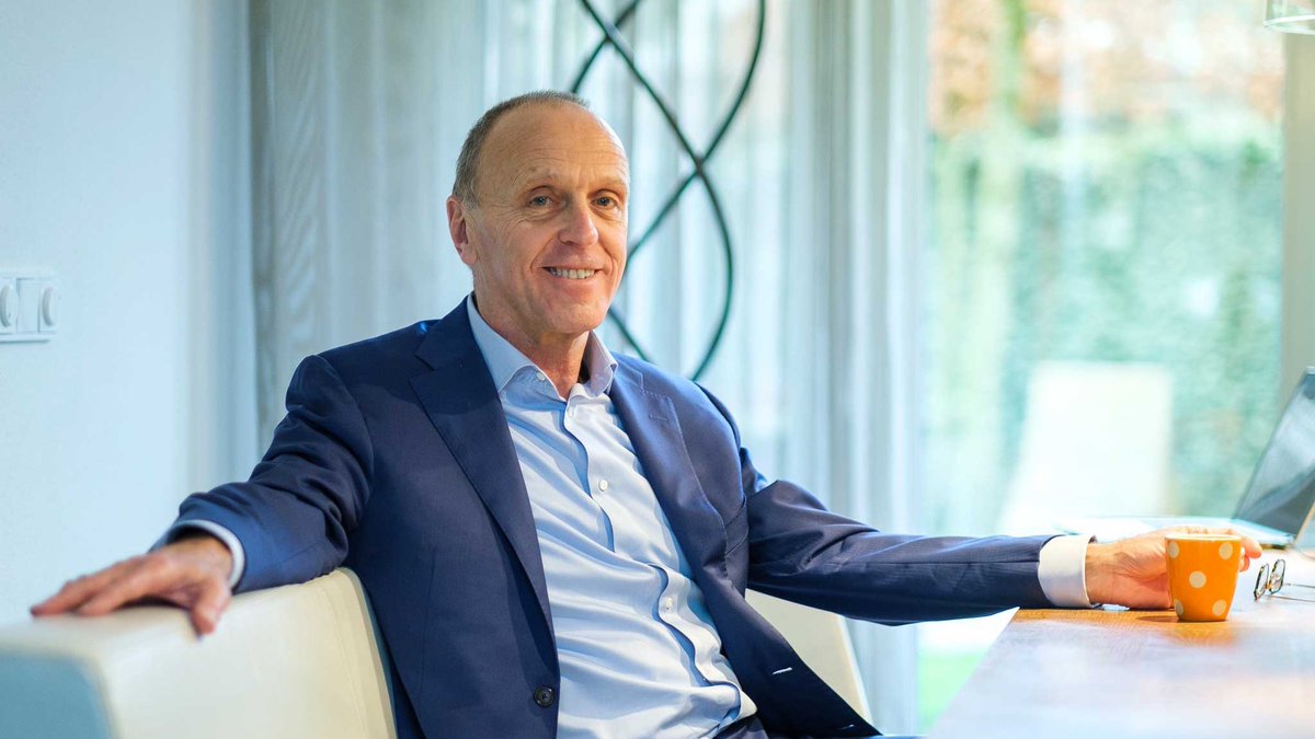 We look forward to the #HollandOnTheHill #HeinekenAward tomorrow! <a href="/POosterveer/">Peter Oosterveer</a>, CEO of <a href="/ArcadisGlobal/">Arcadis</a>, will receive the award during a ceremony on Capitol Hill for his role in strengthening the relationship between the #NL and the #US. 
nlintheusa.com/2021-heineken-…