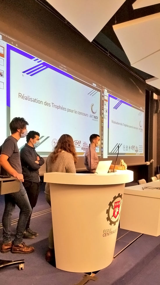 CentraleLyon's tweet photo. Le 4e projet #ArtisaLab consiste en la réalisation des trophées personnalisés qui seront remis aux gagnants du concours d'innovation #Artinov de la @CMA_69 https://t.co/K8MFw8M5To