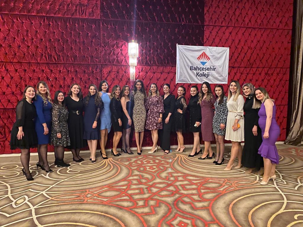 ftmkrdge's tweet photo. Manisa Bahçeşehir Koleji ailesiyle birlikte geçen 6 yıl... Onlarca anı ve bir dolu birikim teşekkürler @AtlDilan @nurdanzorer @fatlihann  ✨✨✨ https://t.co/VQX715yWDE