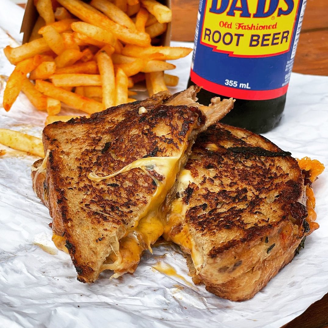 eatingyyz's tweet photo. TuckShop Kitchen is a lunch takeout spot offering burgers, #sandwiches and salads, in the #JunctionTriangle, west of #downtownToronto. 🥰

ℹ️ #TuckShopKitchen
📍 1640 Dupont St #3, #Toronto
☎ 647-352-5900

#torontofood #dadsrootbeer #cheesemelt #torontosandwiches #eatingyyz https://t.co/6DZwmJjduq