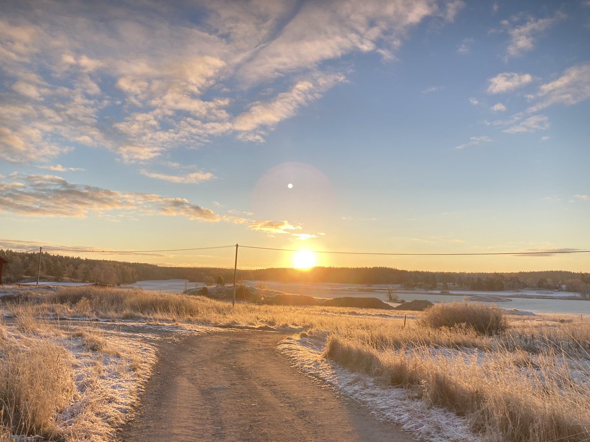 PaddyBBear's tweet photo. Chilly but beautiful! Now I must find my hat! #paddystravels https://t.co/K86PPPBiAw