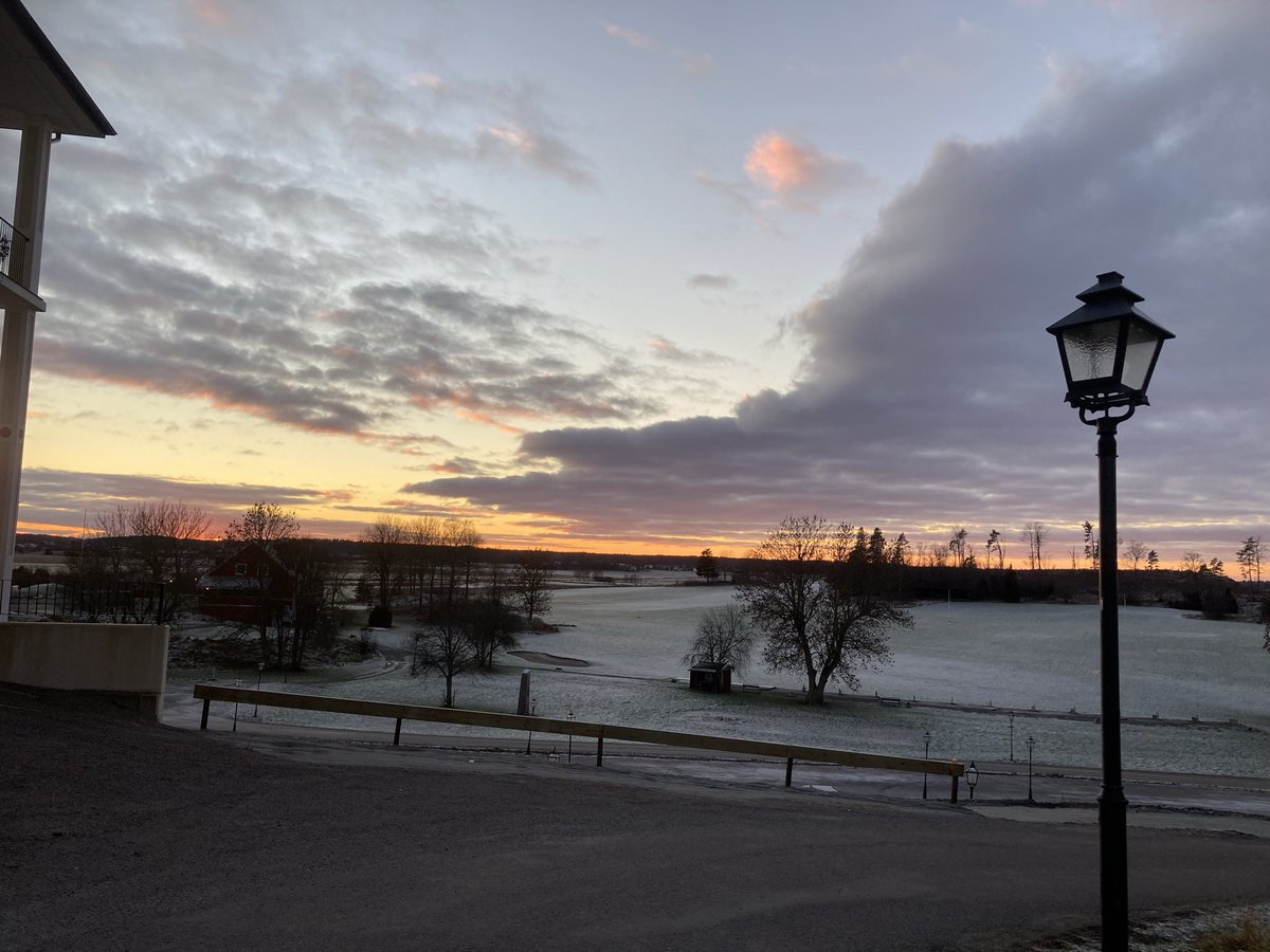 PaddyBBear's tweet photo. Chilly but beautiful! Now I must find my hat! #paddystravels https://t.co/K86PPPBiAw