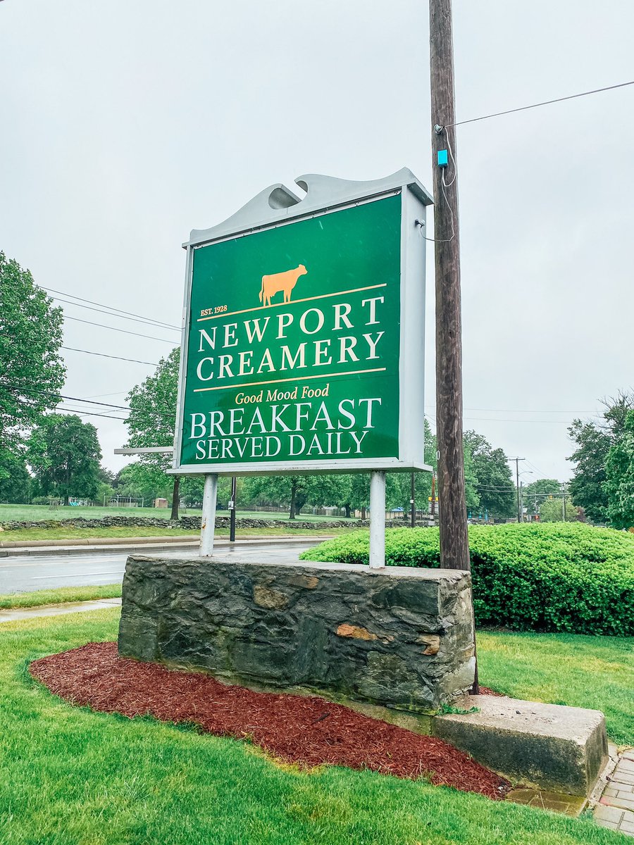 JourneyWJBlog's tweet image. History Lesson: While the #AwfulAwful is a #RhodeIsland trademark, it actually came from #NewJersey! Back in the 1940s, Bond’s Ice Cream created the drink and licensed it to Friendly in #Massachusetts &amp;amp; #NewportCreamery in RI. ➡️ ON THE BLOG: bit.ly/theawfulawful