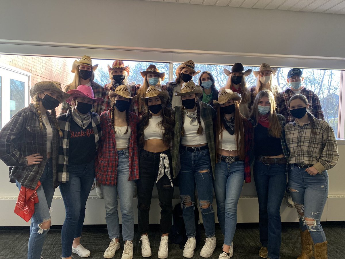 GETTIN ROWDY TONIGHT AGAINST THE HASTINGS RAIDERS 🤠🤠🤠 JV <a href="/5/">Reserved</a> Varsity @7 #YEEHAW 🌾🌾🌾