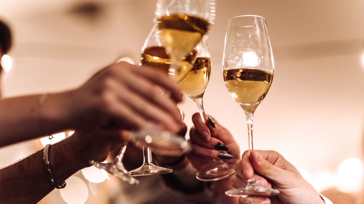 HIFarnborough's tweet image. 𝐒𝐩𝐞𝐧𝐝 𝐂𝐡𝐫𝐢𝐬𝐭𝐦𝐚𝐬 𝐰𝐢𝐭𝐡 𝐮𝐬! 🎄🎁 
We have a range of Christmas packages to help you get into the festive spirit.🥂 
More info ➡︎ bit.ly/3r4Z1Tm 

#LetsDoChristmas #Christmas2021 #DecemberOffers