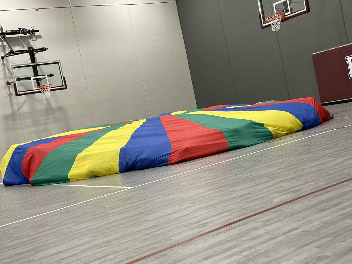 LREWildcats's tweet photo. Fun with the parachute in 2nd grade PE today playing games - Bear in the Woods &amp; Cat and Mice. #WeAreLR https://t.co/ns1yBvvO8D
