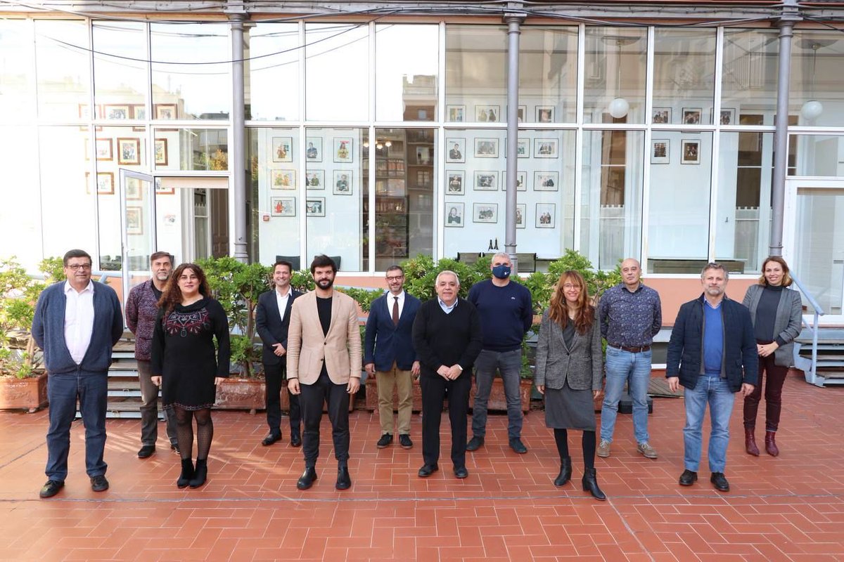 UCECcat's tweet photo. Aquest matí @jaumedomingo president dels #consellsesportius i Patricia Illa i Manel Requena representants del Consell Directiu, s'han reunit amb @gerardesteva i diverses Federacions Esportives per trobar fórmules de col·laboració conjuntes.
@patrilla12 @UFECcat @esportcat https://t.co/s9m6jvrvC2