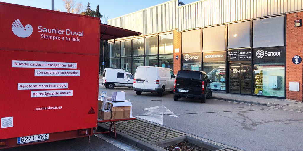 saunierduval's tweet photo. #Instalador, nuestro remolque sigue #OnTheRoad. Hoy paramos en #Sencor (#Manresa) y @LevantiaAAL (#Alicante).

Aprovecha esta oportunidad y visita nuestro showroom itinerante. ¡Te esperamos!

#SiempreATuLado #SaunierDuval https://t.co/3SAiSGcnB0