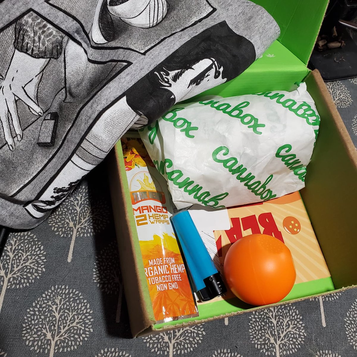 edohpa's tweet photo. #Cannabox ~ November Blaze Box
Cannabis Friendly, 420 Minded, MMJ Patients & More!
Get 10% Off w/ My Link
https://t.co/miyJTVeZAb
#SubscriptionBox #November #Blaze #Unboxing #TShirt #Glass #Raw #MangoWraps #Stickers #Sesh #ClipperJet #DragonBall #Grinder #DragonBallGlass #HGG21 https://t.co/fN5g76m9sS