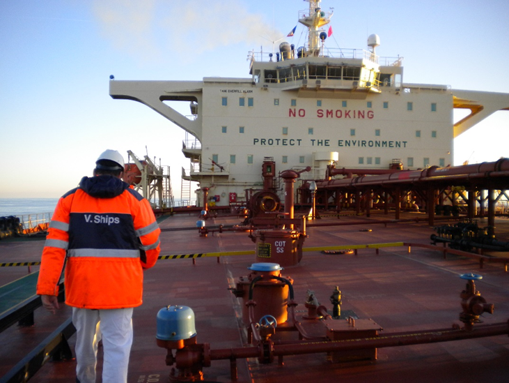 En tonnage, la flotte 🇫🇷 se situe au 27e rang des flottes mondiales par pavillon et au 22e rang pour sa flotte contrôlée en 2021. 
Présents dans tous les métiers traditionnels du transport maritime, nos armateurs opèrent près de 900 navires de + de 100 UMS. 
#LaFranceAuConseilOMI