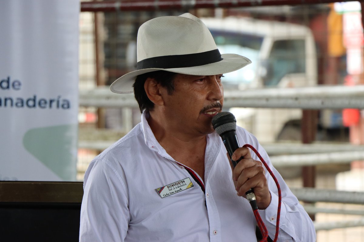 AgriculturaEc's tweet photo. 🔵 ¡Trabajamos junto a nuestros productores pecuarios! 👨‍🌾🐄

#Ahora, mantenemos un diálogo abierto con la representantes del sector ganadero de #SantoDomingo. Estructuramos acciones que permitan impulsar el desarrollo ganadero de la provincia Tsáchila.

#JuntosLoLogramos 🇪🇨 https://t.co/tjzuvzoL8K