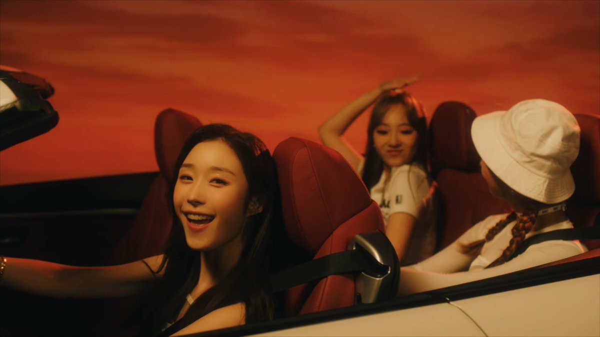 signfanuniverse's tweet photo. God Chaesol behind the wheel solo, Belle hyping up Chloe who is just sitting there feeling herself. Is this heaven!?!? #시그니처 #CIGNATURE #시그니처와_함께_쓸_다이어리 #BOYFRIEND #DearDiaryMoment @cignature_J9 #cignature_with_dearmymoment #CIGNATUREIsHere https://t.co/dzuD1xwRcn