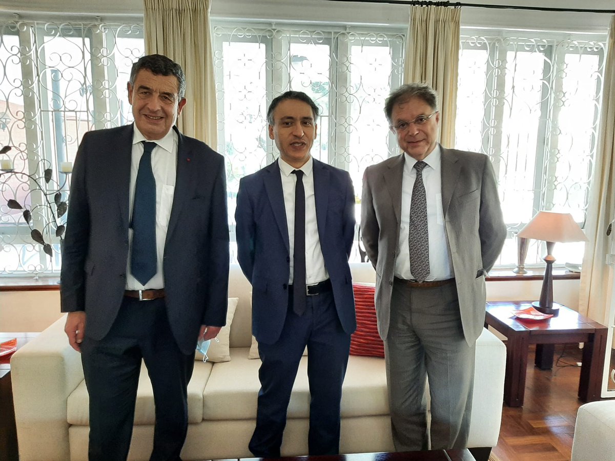 institut_curie's tweet photo. Cette semaine, notre Direction des Relations Internationales est en Tanzanie dans le cadre du vaste projet d'accompagnement des patients &amp; soignants dans la prise en charge du #cancer. 🌍

Une riche 1ère journée avec la visite de l'ambassade et de l'@akhstanzania ! ⬇️ https://t.co/dY5F0Q5jnO