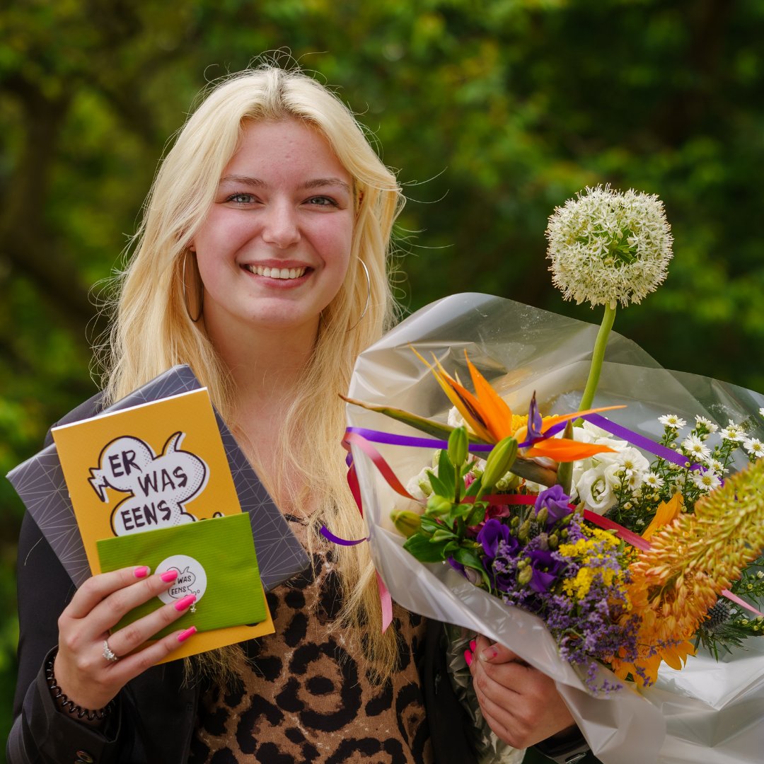 rwaseens's tweet photo. Manon Vogel van Zadkine Business College won vorig jaar de mbo-editie van Er Was Eens. Wie wint er dit jaar een e-reader met tien boeken naar keuze? Meld uw klas nu aan via de #linkinbio🔼 https://t.co/FM7co6rcWL