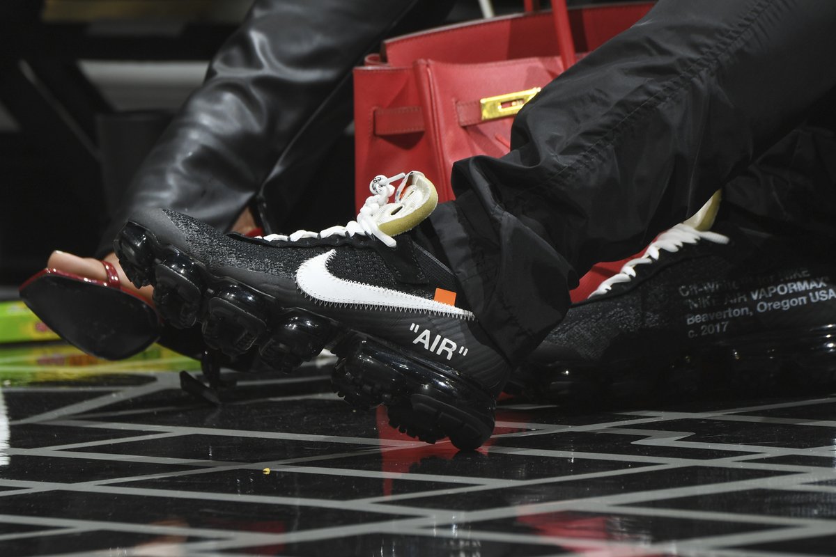 nike vapormax off white on feet